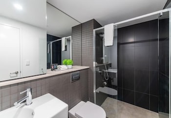 Accommodate Canberra Midnight Apartments - Accommodation Mermaid Beach 6