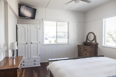 Urangan Harbour Cottage - Accommodation Mermaid Beach 1
