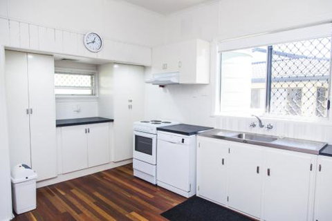 Urangan Harbour Cottage - Accommodation Mermaid Beach 6