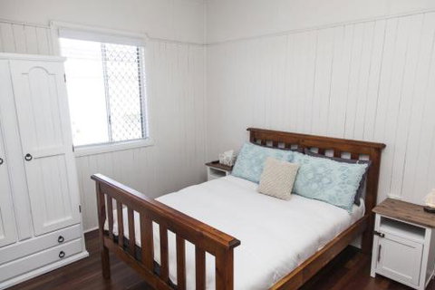 Urangan Harbour Cottage - Accommodation Mermaid Beach 2