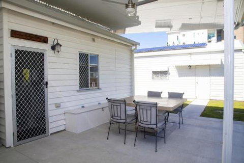 Urangan Harbour Cottage - Accommodation Mermaid Beach 5