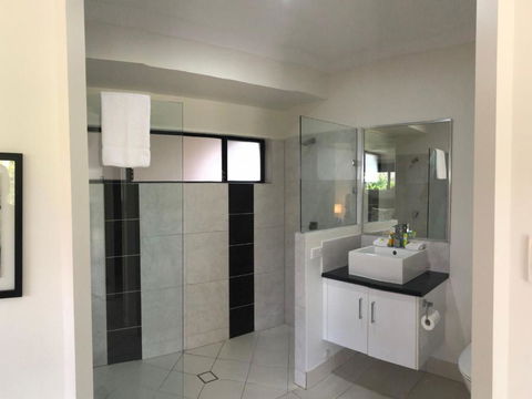 Cooya Beach Ultimate Tropical Getaway - Accommodation Mermaid Beach 2