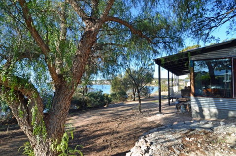 CDC 625 Beach House Incl.rear 2BR Studio - Accommodation Mermaid Beach 3