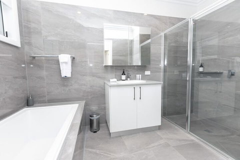 Wagga Apartments 2 - Accommodation Mermaid Beach 4