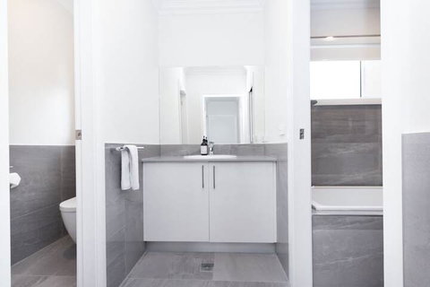 Wagga Apartments 2 - Accommodation Mermaid Beach 6