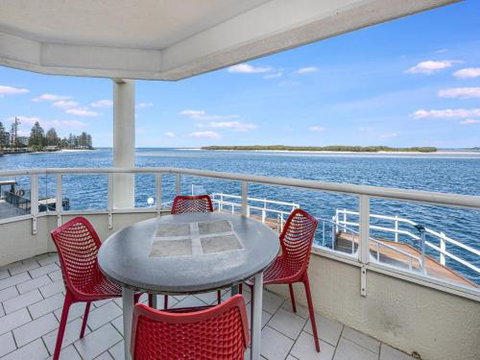Unit 3 Pumicestone Quays Absolute Waterfront! - Accommodation Mermaid Beach 4