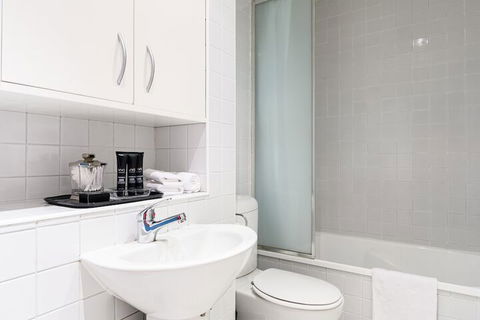 LUCY Laneway Art Fed Square Bars & Flinderst St. Station - Accommodation Mermaid Beach 2