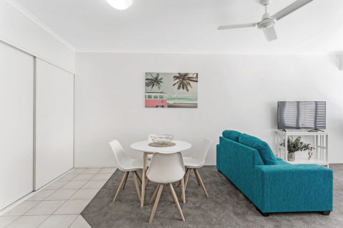 Zenith Unit 7 / 10 Messines Street - Accommodation Mermaid Beach 5