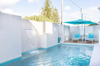 Coco Der Mer - Accommodation Mermaid Beach 4