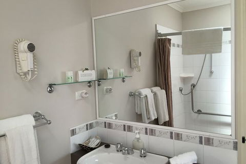 The Noble Grape Guesthouse - Accommodation Mermaid Beach 6