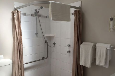 The Noble Grape Guesthouse - Accommodation Mermaid Beach 4