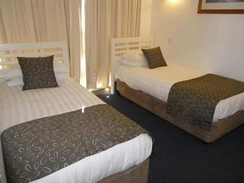 Pacific Surf - Accommodation Mermaid Beach 3