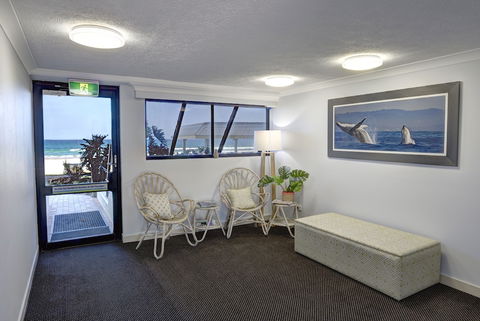 Pelican Sands Beach Resort - Accommodation Mermaid Beach 6