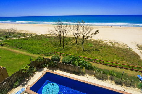 Pelican Sands Beach Resort - Accommodation Mermaid Beach 5