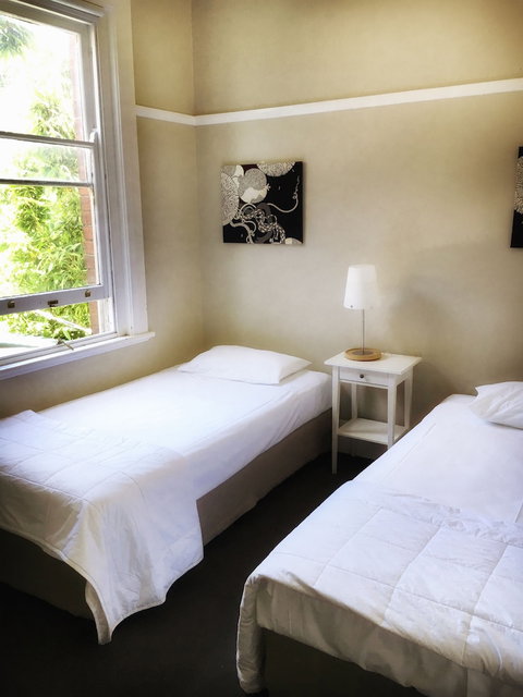 Oriental Hotel - Accommodation Mermaid Beach 2