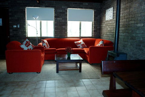 Caves Road Chalets - Accommodation Mermaid Beach 2