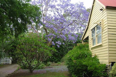 Hermitage Cottage - Accommodation Mermaid Beach 2