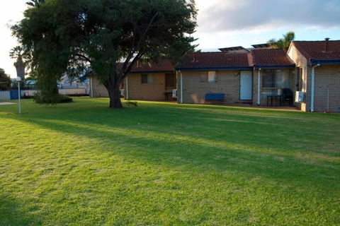 Esperance Beachfront Resort - Accommodation Mermaid Beach 0