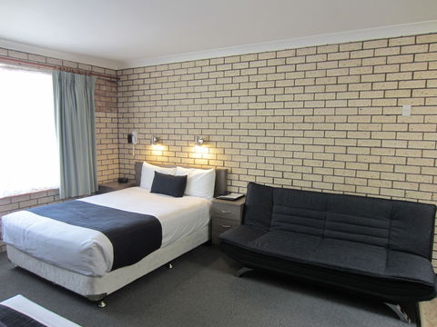 Cowra Crest Motel - Accommodation Mermaid Beach 2