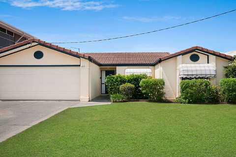 Seachange - Accommodation Mermaid Beach 1