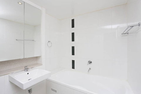 B08-darling Harbour Studio - Accommodation Mermaid Beach 4