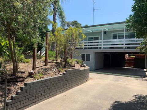 DRIFTAWAY ACROSS FROM SURF BEACH - Accommodation Mermaid Beach 0