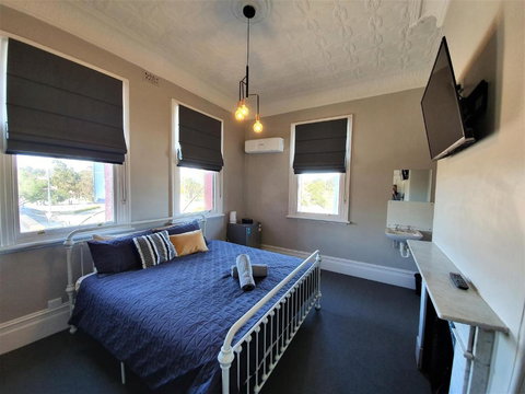 The Royal Hotel - Accommodation Mermaid Beach 3