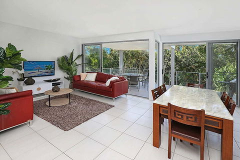 Northshor-Ultimate Beach House - Accommodation Mermaid Beach 2