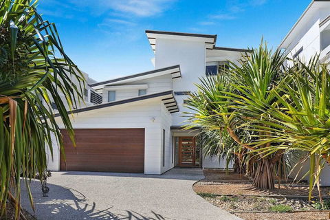 Northshor-Ultimate Beach House - Accommodation Mermaid Beach 1