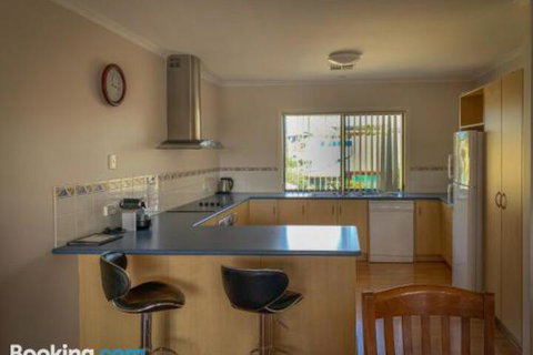Endeavour 6 - Accommodation Mermaid Beach 1