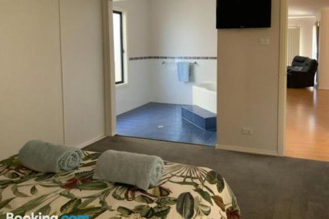 Endeavour 6 - Accommodation Mermaid Beach 3
