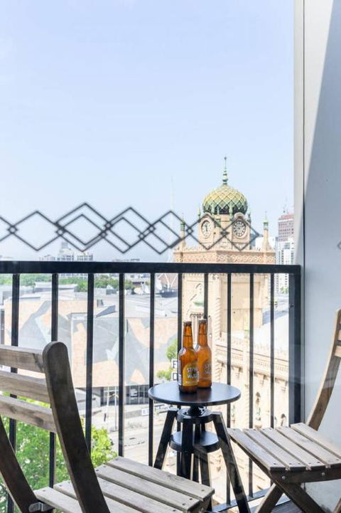 LUCY Stylish City Vibe & Views - Accommodation Mermaid Beach 5