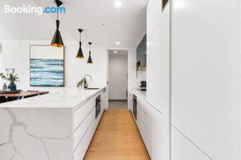 Luxe 101 At Martha Cove Waterfront Luxury On The Marina Walk To Beach - Accommodation Mermaid Beach 1