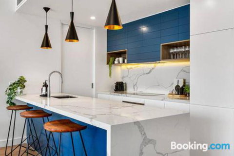 Luxe 101 At Martha Cove Waterfront Luxury On The Marina Walk To Beach - Accommodation Mermaid Beach 6