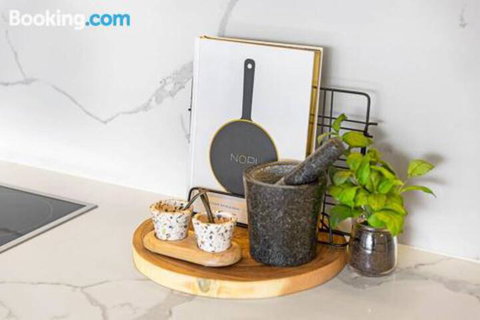 Luxe 101 At Martha Cove Waterfront Luxury On The Marina Walk To Beach - Accommodation Mermaid Beach 4