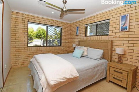 Urangan Harbour Bungalow - Accommodation Mermaid Beach 1