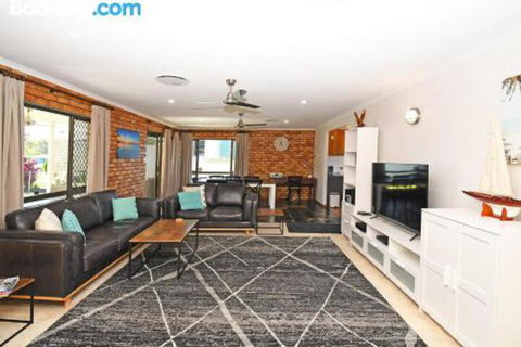 Urangan Harbour Bungalow - Accommodation Mermaid Beach 6