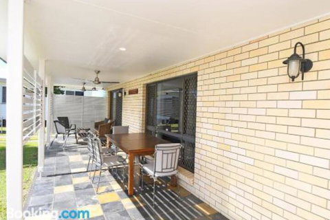 Urangan Harbour Bungalow - Accommodation Mermaid Beach 2