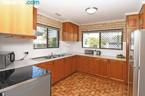 Urangan Harbour Bungalow - Accommodation Mermaid Beach 3