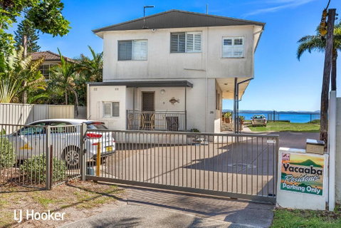 Yacaaba Beautiful Waterfront Location - Accommodation Mermaid Beach 1