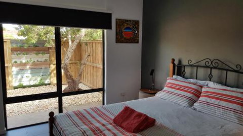 Red Ochre â€“ Large 1BR With Private Courtyard - Accommodation Mermaid Beach 5