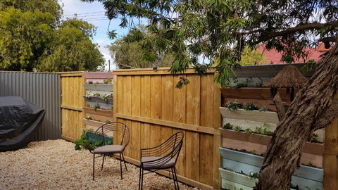 Red Ochre â€“ Large 1BR With Private Courtyard - Accommodation Mermaid Beach 6