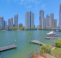 Luxury Waterfront with Outdoor Spa - Accommodation Mermaid Beach