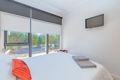 Stylish 3 Bedroom Condo - Accommodation Mermaid Beach 3