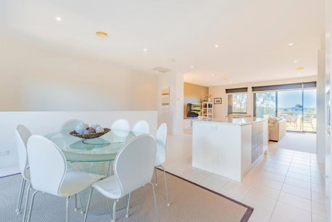 Stylish 3 Bedroom Condo - Accommodation Mermaid Beach 1