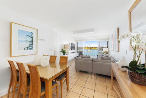 Apartment 5 Commodore - Accommodation Mermaid Beach 3