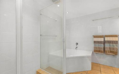 Apartment 5 Commodore - Accommodation Mermaid Beach 6