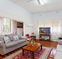 Daves Place 27 Rigney St. Holiday house with WIFI Aircon  Boat Parking - Accommodation Mermaid Beach
