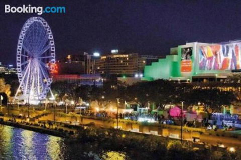 3br Stylish Apt CBD River & City Views SpaSaunaPoolWIFINetflix - Accommodation Mermaid Beach 3