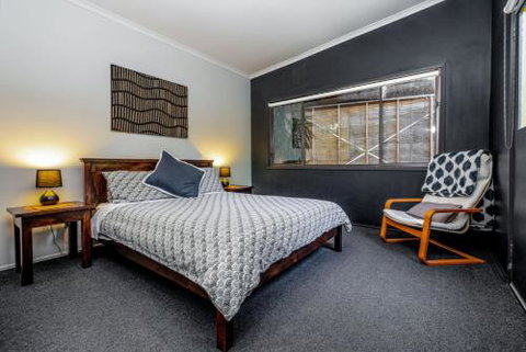 SUNSET BEACH SHACK On SURF - Accommodation Mermaid Beach 2